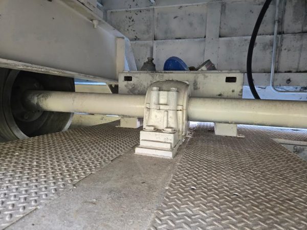 1997 Diamond Z PWG 1463B Tub Grinder with Cat Engine - Image 25