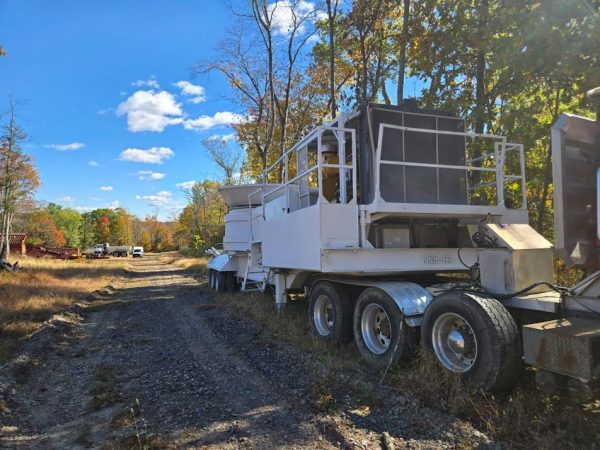 1997 Diamond Z PWG 1463B Tub Grinder with Cat Engine - Image 23
