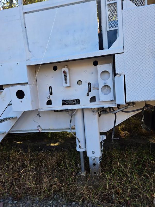 1997 Diamond Z PWG 1463B Tub Grinder with Cat Engine - Image 20