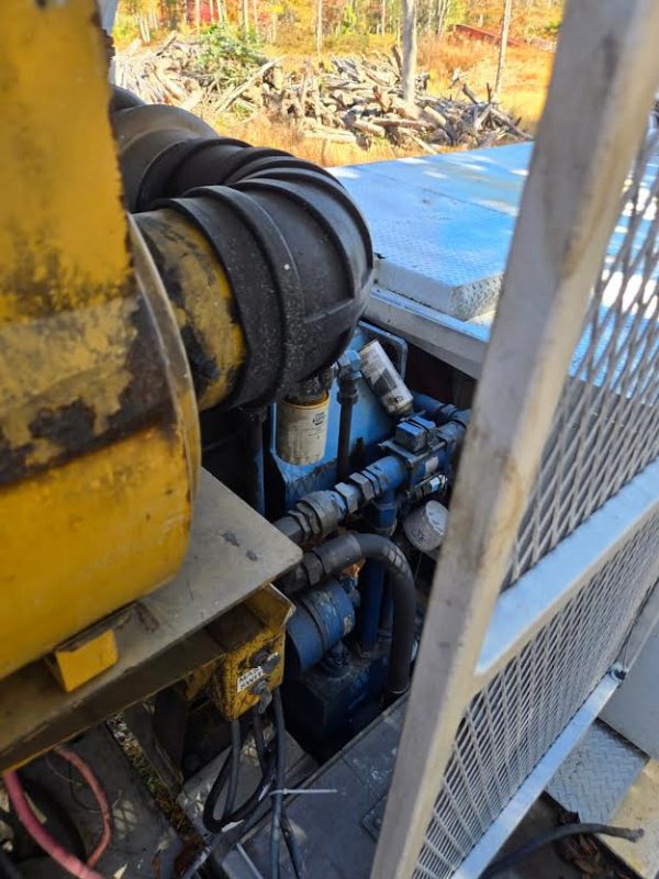 1997 Diamond Z PWG 1463B Tub Grinder with Cat Engine - Image 16