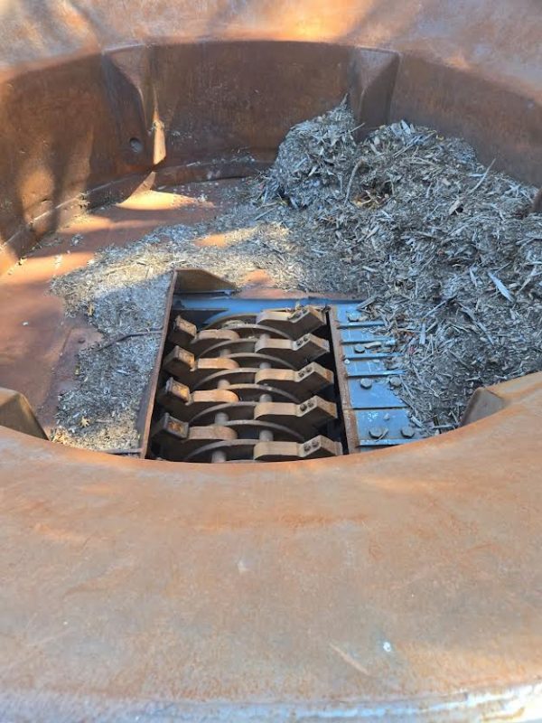 1997 Diamond Z PWG 1463B Tub Grinder with Cat Engine - Image 6