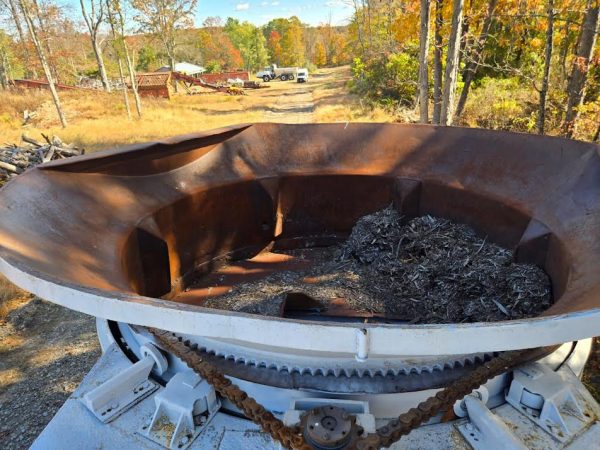 1997 Diamond Z PWG 1463B Tub Grinder with Cat Engine - Image 4