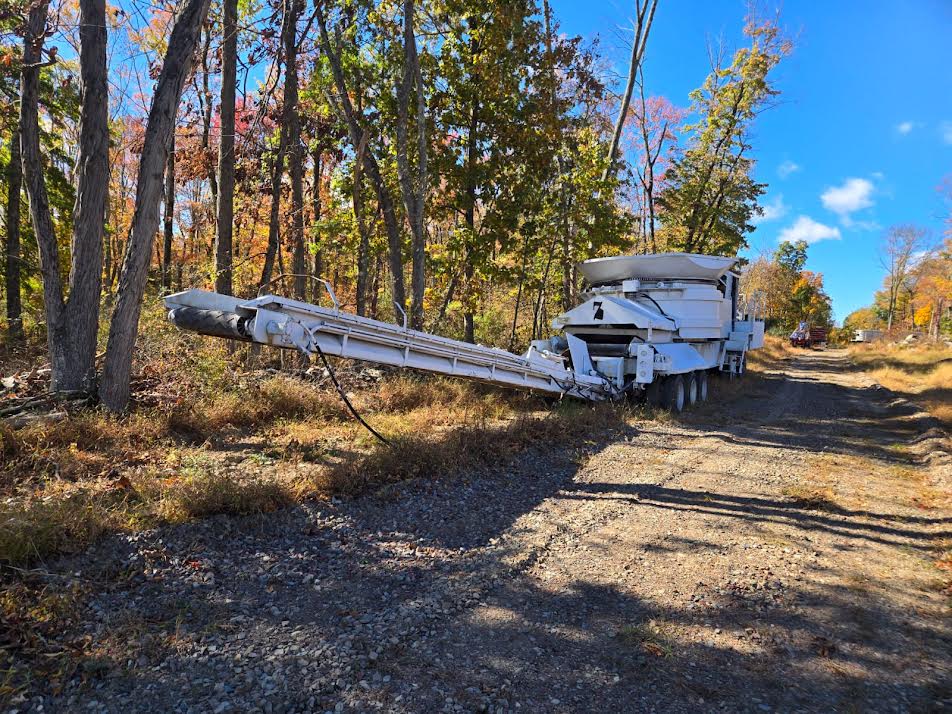 1997 Diamond Z PWG 1463B Tub Grinder with Cat Engine - Image 34