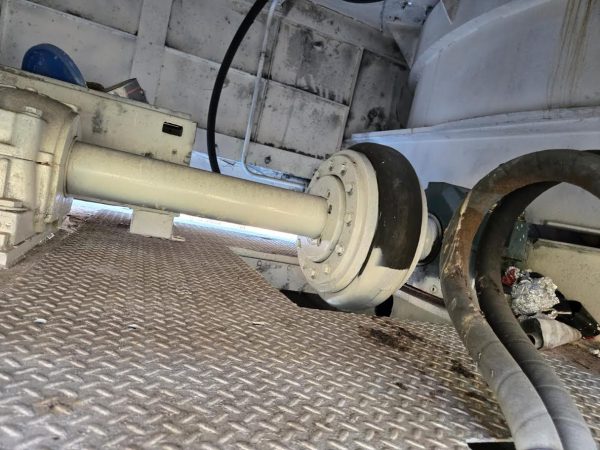 1997 Diamond Z PWG 1463B Tub Grinder with Cat Engine - Image 29